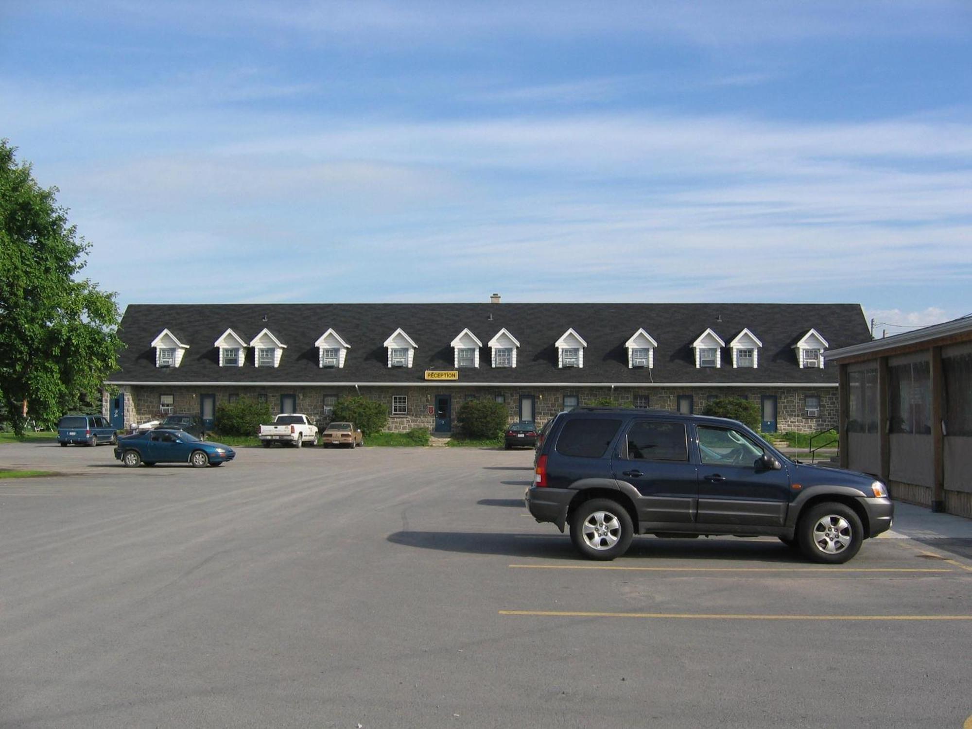 Motel Grande Ile Salaberry-de-Valleyfield Exterior photo
